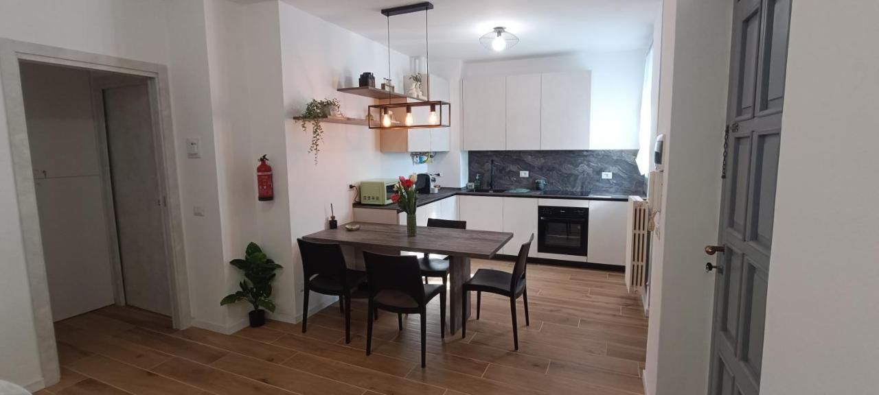 Casa Camelia - Appartamento In Centro A เซเรนโญ ภายนอก รูปภาพ